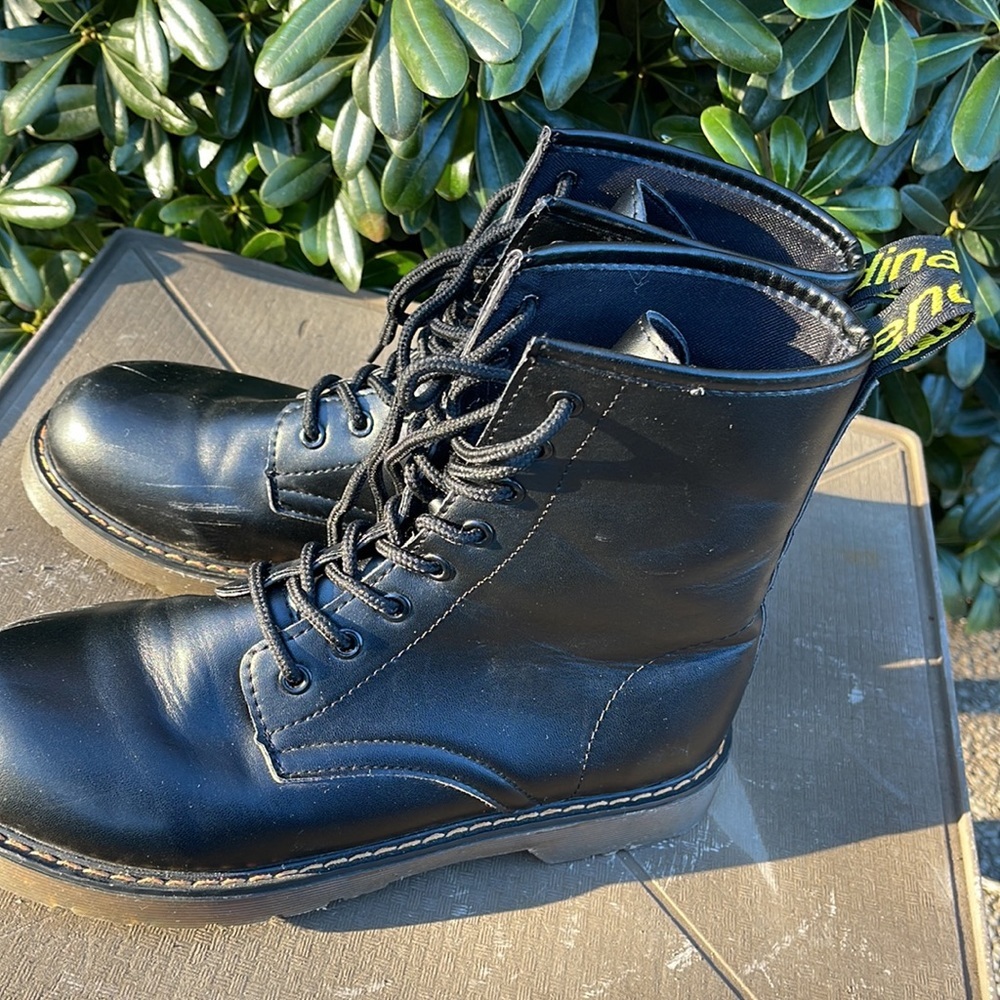 BOOTS - Picture 4 of 4
